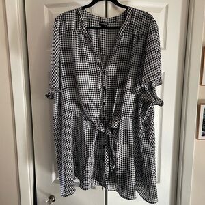 TORRID SIZE 6 HOUNDSTOOTH BLOUSE